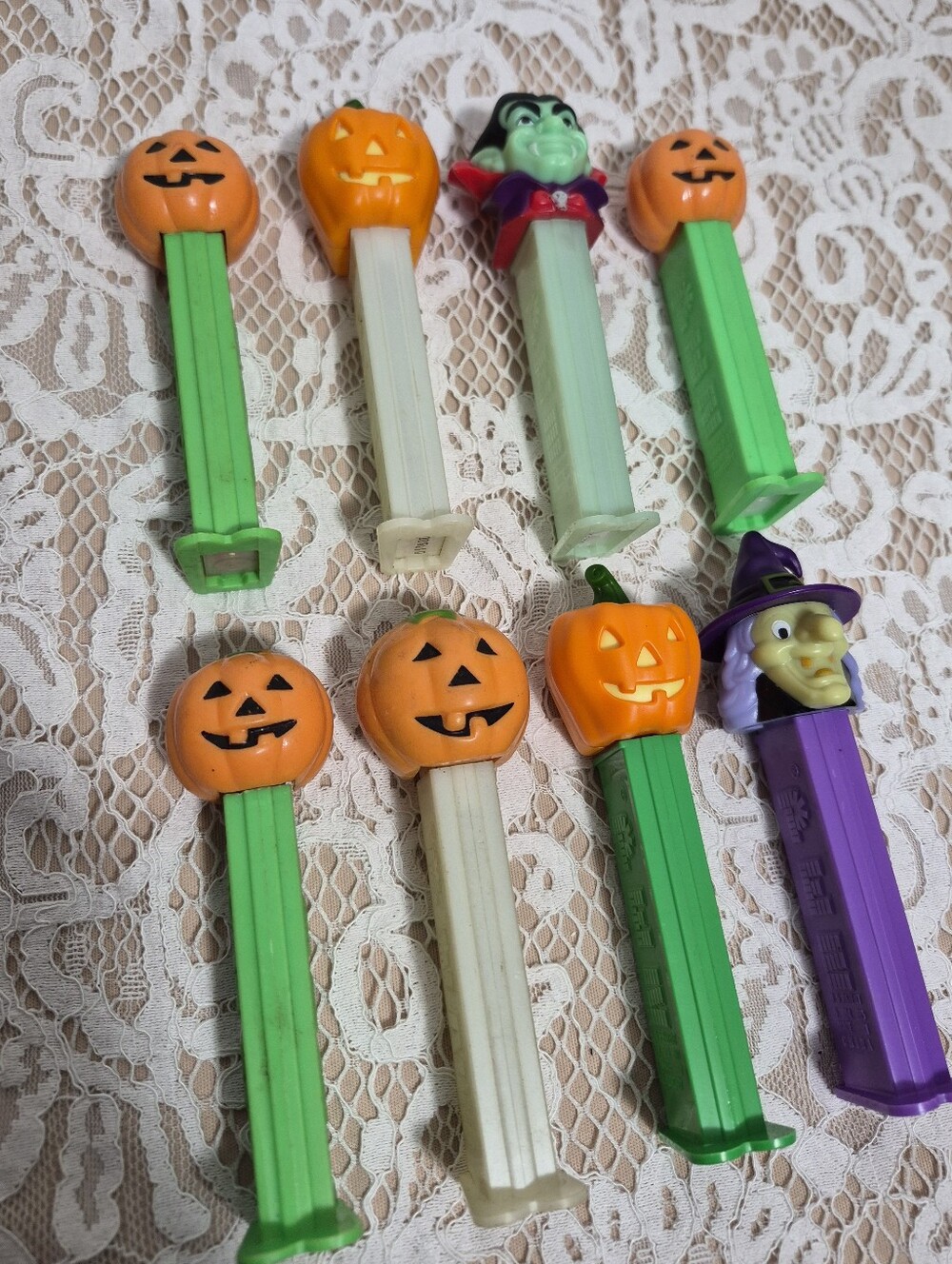 8 Halloween Pez - Picture 2 of 4